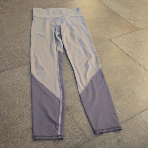 Vuori Women's Leggings in Light Gray and Purple - Picture 2 of 5